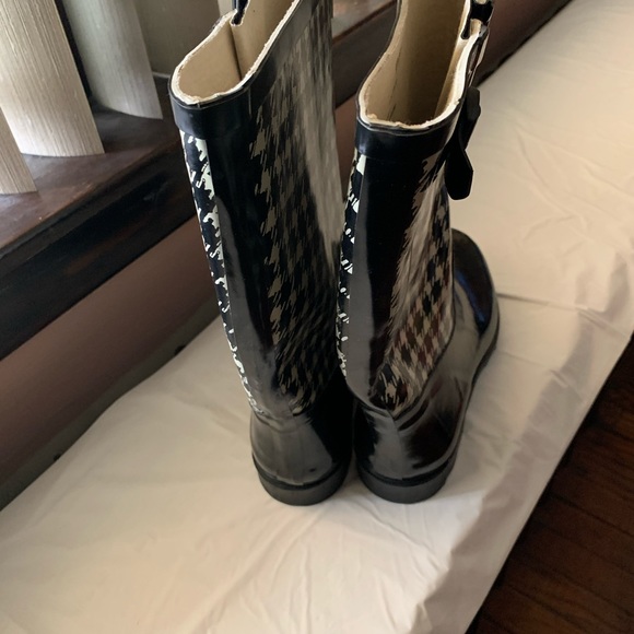 Women’s Boots - Picture 2 of 3